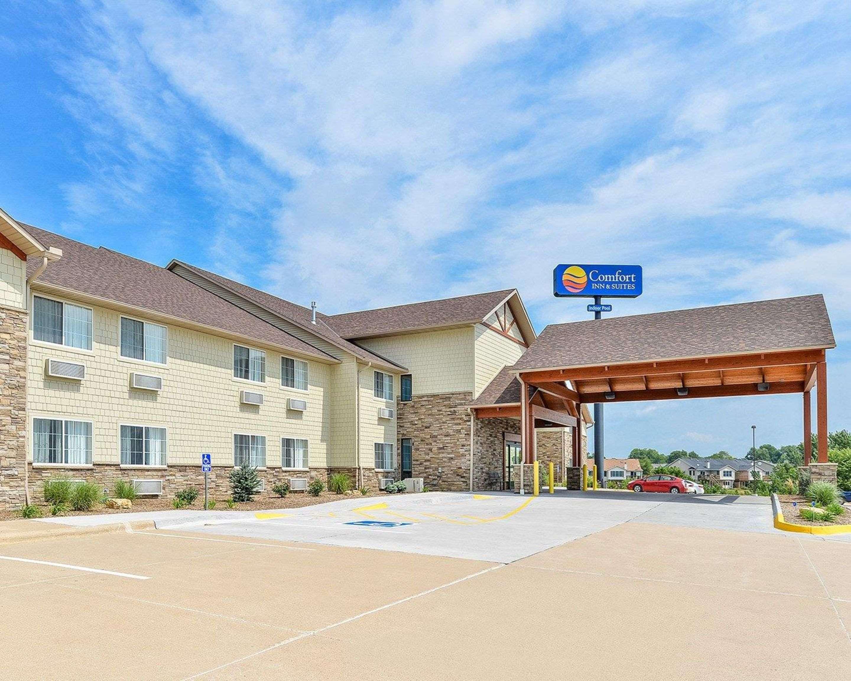 Comfort Inn & Suites Riverview Near Davenport And I-80 Le Claire Eksteriør billede