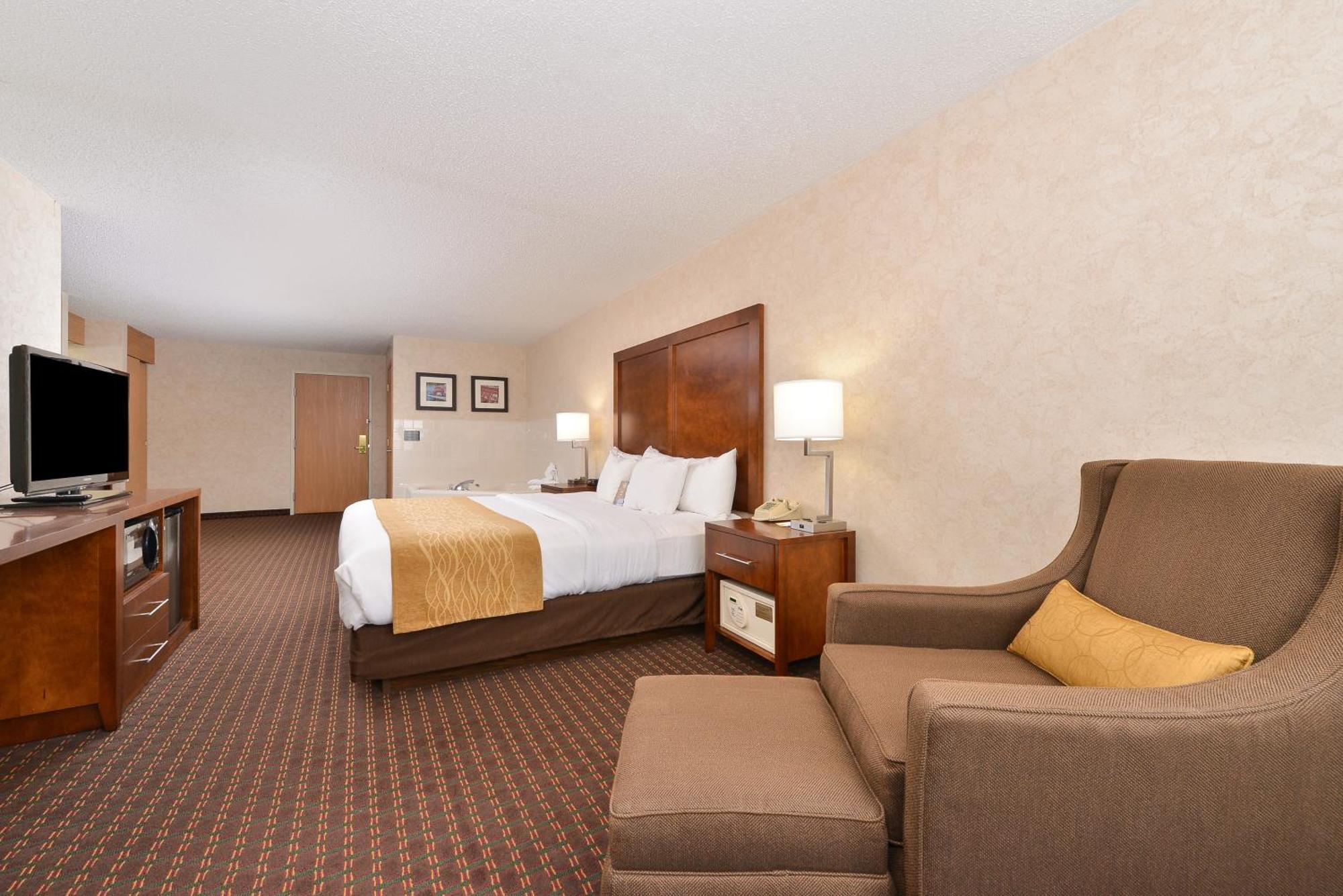 Comfort Inn & Suites Riverview Near Davenport And I-80 Le Claire Værelse billede