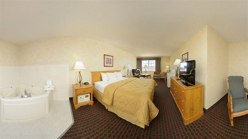 Comfort Inn & Suites Riverview Near Davenport And I-80 Le Claire Eksteriør billede